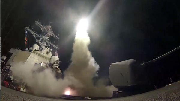 In this image from video provided by the U.S. Navy, the guided-missile destroyer USS Porter (DDG 78) launches a tomahawk land attack missile in the Mediterranean Sea, Friday, April 7, 2017. In this image from video provided by the U.S. Navy, the guided-missile destroyer USS Porter (DDG 78) launches a tomahawk land attack missile in the Mediterranean Sea, Friday, April 7, 2017. - Sputnik International