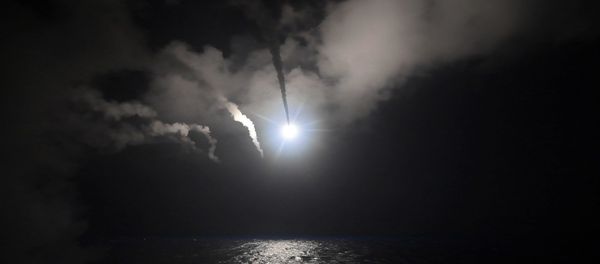 In this image provided by the U.S. Navy, the guided-missile destroyer USS Porter (DDG 78) launches a tomahawk land attack missile in the Mediterranean Sea, Friday, April 7, 2017. In this image provided by the U.S. Navy, the guided-missile destroyer USS Porter (DDG 78) launches a tomahawk land attack missile in the Mediterranean Sea, Friday, April 7, 2017. - Sputnik International