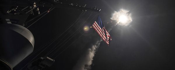 In this image provided by the U.S. Navy, the guided-missile destroyer USS Porter (DDG 78) launches a tomahawk land attack missile in the Mediterranean Sea, Friday, April 7, 2017. In this image provided by the U.S. Navy, the guided-missile destroyer USS Porter (DDG 78) launches a tomahawk land attack missile in the Mediterranean Sea, Friday, April 7, 2017. - Sputnik International