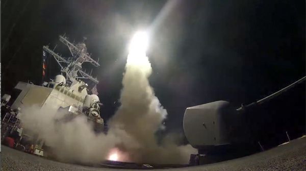 In this image from video provided by the U.S. Navy, the guided-missile destroyer USS Porter (DDG 78) launches a tomahawk land attack missile in the Mediterranean Sea, Friday, April 7, 2017. In this image from video provided by the U.S. Navy, the guided-missile destroyer USS Porter (DDG 78) launches a tomahawk land attack missile in the Mediterranean Sea, Friday, April 7, 2017. - Sputnik International
