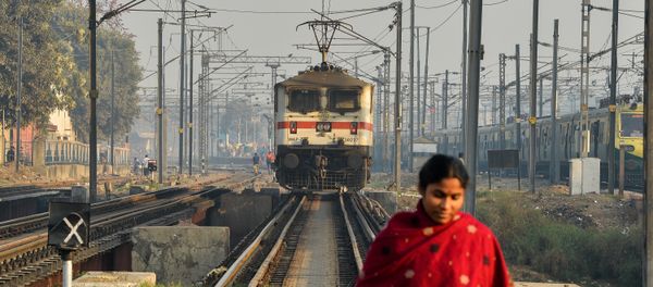 An Indian woman crosses rail tracks An Indian woman crosses rail tracks - Sputnik International