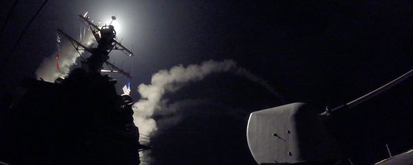 In this image provided by the U.S. Navy, the guided-missile destroyer USS Porter (DDG 78) launches a tomahawk land attack missile in the Mediterranean Sea, Friday, April 7, 2017. - Sputnik International