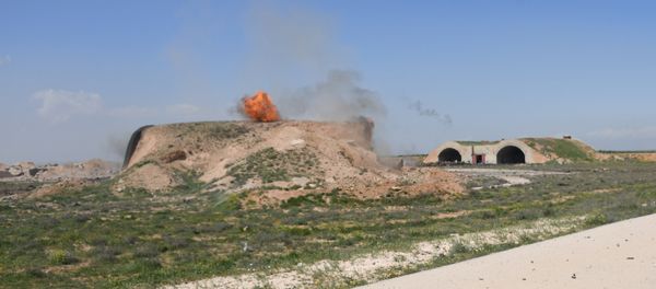 US missile attack on the Syrian airfield US missile attack on the Syrian airfield - Sputnik International