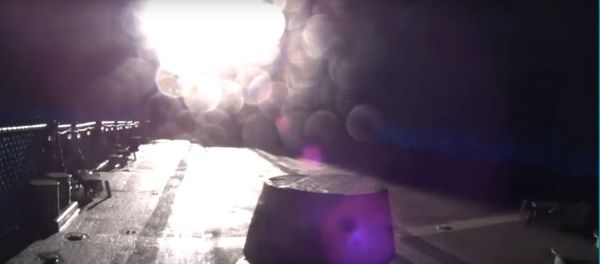 Arleigh Burke Class Destroyer Firing a Tomahawk Missile Arleigh Burke Class Destroyer Firing a Tomahawk Missile - Sputnik International