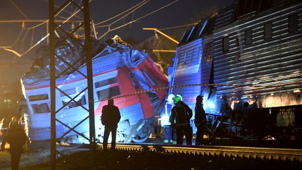 A long-distance train had collided with a suburban train without passengers in western part of Moscow. A long-distance train had collided with a suburban train without passengers in western part of Moscow. - Sputnik International