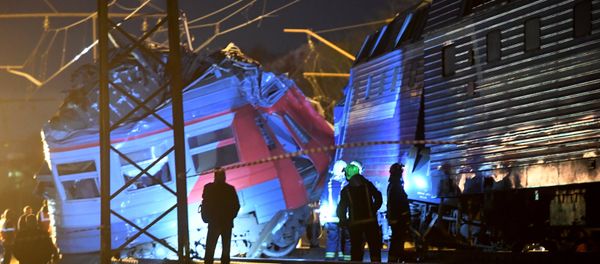 A long-distance train had collided with a suburban train without passengers in western part of Moscow. A long-distance train had collided with a suburban train without passengers in western part of Moscow. - Sputnik International