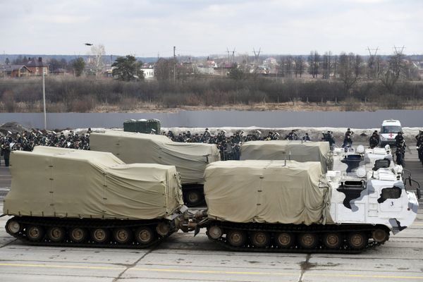 A DT-30 Vityaz all-terrain tracked carrier, due to be used in the Arctic, during a drill held ahead of the military parade on Red Square on May 9, 2017 - Sputnik International
