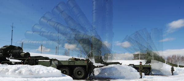Soldiers of the 4th Brigade Air Defense (NORAD) air and space defense forces (ASD) during the deployment of the Launcher antiaircraft missile system S-400 Triumph at a site in the Moscow region. Multi exposure. Soldiers of the 4th Brigade Air Defense (NORAD) air and space defense forces (ASD) during the deployment of the Launcher antiaircraft missile system S-400 Triumph at a site in the Moscow region. Multi exposure. - Sputnik International
