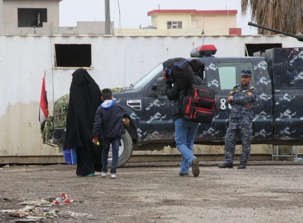 Civilians and soldiers of the Iraqi army in Mosul Civilians and soldiers of the Iraqi army in Mosul - Sputnik International