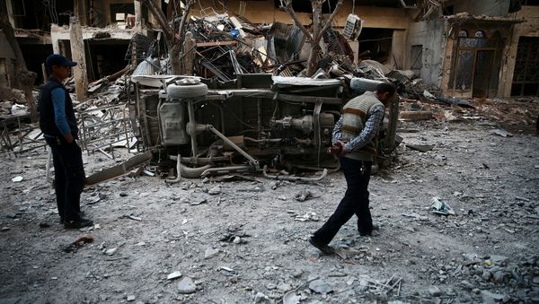 Men inspect damage after an airstrike on the rebel held besieged city of Douma, in the eastern Damascus suburb of Ghouta, Syria April 7, 2017 Men inspect damage after an airstrike on the rebel held besieged city of Douma, in the eastern Damascus suburb of Ghouta, Syria April 7, 2017 - Sputnik International