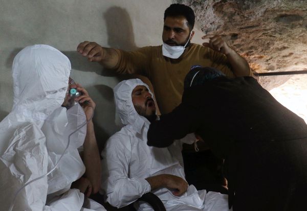 A man breathes through an oxygen mask as another one receives treatments, after what rescue workers described as a suspected gas attack in the town of Khan Sheikhoun in Idlib, Syria April 4, 2017 A man breathes through an oxygen mask as another one receives treatments, after what rescue workers described as a suspected gas attack in the town of Khan Sheikhoun in Idlib, Syria April 4, 2017 - Sputnik International