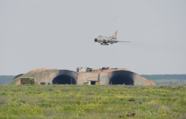 Syrian Air Force Base Back in Operation One Day After US Missile Attack Syrian Air Force Base Back in Operation One Day After US Missile Attack - Sputnik International