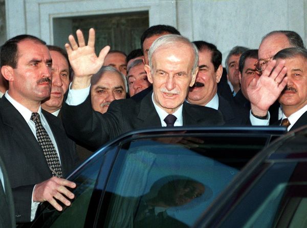 Syrian president Hafez al-Assad salutes people after attending Eid Al-Adha, or feast of sacrifice, prayers 27 March 1999 in Damascus - Sputnik International