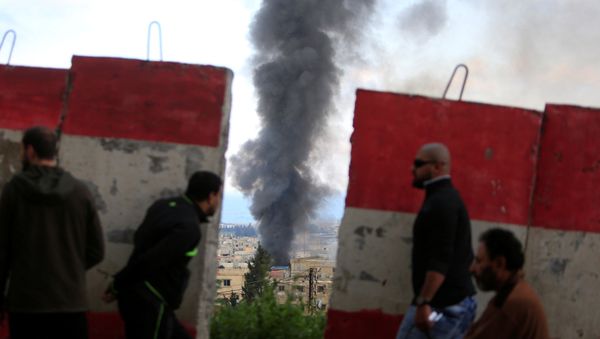 People stand behind a Lebanese Army barrier as smoke rises during clashes between Islamists and Palestinian Fatah gunmen in Ain al-Hilweh camp Palestinian refugee camp near Sidon, South Lebanon April 9, 2017 - Sputnik International