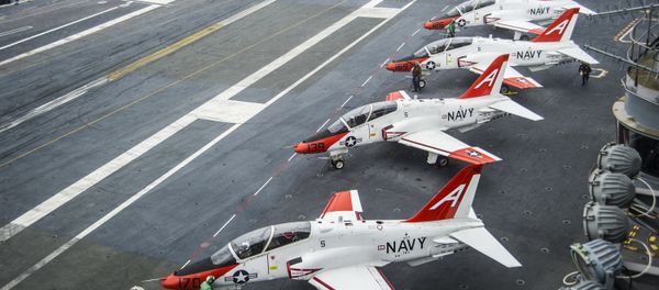 T-45C Goshawks from Training Air Wing One on the flight deck of the aircraft carrier USS George Washington - Sputnik International