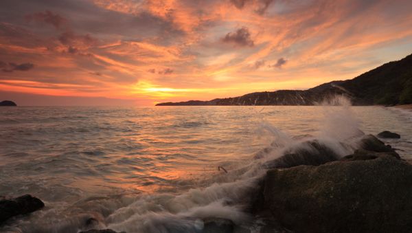 Image of of crashing waves over the sunset in the Indian Ocean beach near Malaysia - Sputnik International