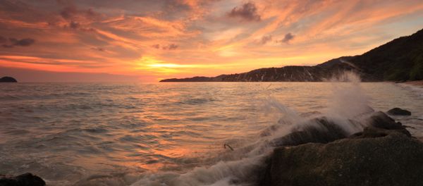 Image of of crashing waves over the sunset in the Indian Ocean beach near Malaysia - Sputnik International