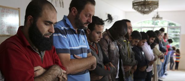 In this May 15, 2015 photo, Syrian refugee Abdulhannan Mouhammed, left, attends Friday prayer at a mosque in Sao Paulo, Brazil In this May 15, 2015 photo, Syrian refugee Abdulhannan Mouhammed, left, attends Friday prayer at a mosque in Sao Paulo, Brazil - Sputnik International