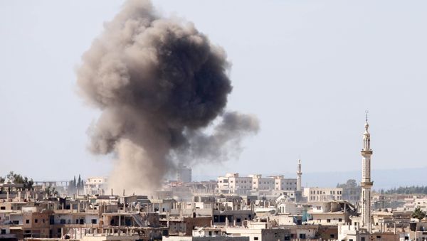 Smoke billows following reported air strikes on a rebel-held area in the southern Syrian city of Daraa, on April 4, 2017 Smoke billows following reported air strikes on a rebel-held area in the southern Syrian city of Daraa, on April 4, 2017 - Sputnik International