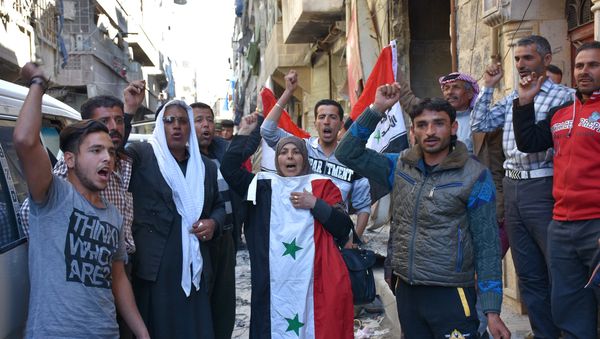 Syrians, who fled their hometown due to the fighting, gesture and shout slogans upon their return to Aleppo's Myassar neighbourhood on April 5, 2017 - Sputnik International