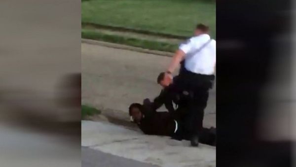 WATCH: Ohio Officer Caught on Cam Kicking a Handcuffed Suspect Reassigned - Sputnik International