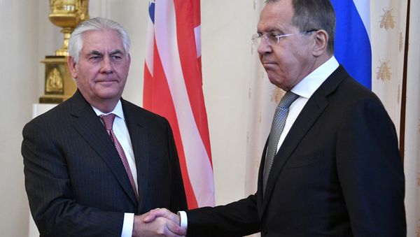 Russian Foreign Minister Sergei Lavrov (R) welcomes US Secretary of State Rex Tillerson before a meeting in Moscow on April 12, 2017 Russian Foreign Minister Sergei Lavrov (R) welcomes US Secretary of State Rex Tillerson before a meeting in Moscow on April 12, 2017 - Sputnik International