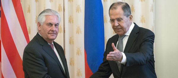 US Secretary of State Rex Tillerson and Russian Foreign Minister Sergey Lavrov, shakes hands prior to their talks in Moscow, Russia, Thursday, April 12, 2017 - Sputnik International