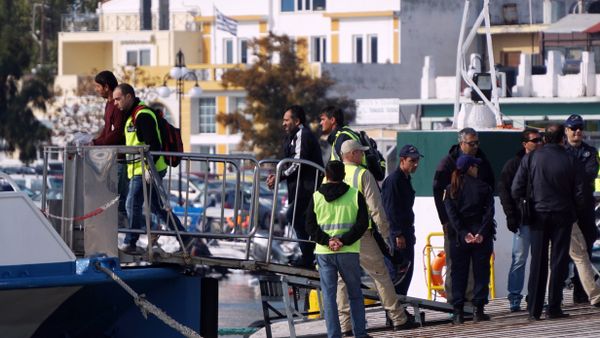 Frontex officials and Greek police escort migrants aboard a Turkish boat heading to Turkey from the port of Mytilene on the Greek island of Lesbos on October 21, 2016 - Sputnik International