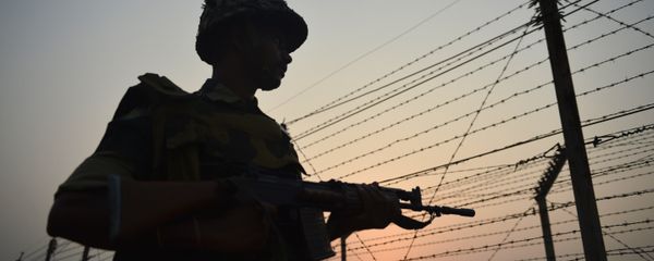 An Indian Border Security Force (BSF) soldier patrols along a fence at the India-Pakistan border in R.S Pora, southwest of Jammu, on October 3, 2016 An Indian Border Security Force (BSF) soldier patrols along a fence at the India-Pakistan border in R.S Pora, southwest of Jammu, on October 3, 2016 - Sputnik International