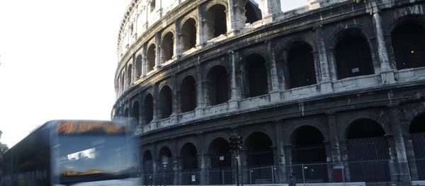Rome has begun a traffic ban to protect ancient glories from modern perils, allowing only buses, taxis, bicycles and pedestrians to go down the boulevard that runs between the Roman forums and curves around the Colosseum. - Sputnik International