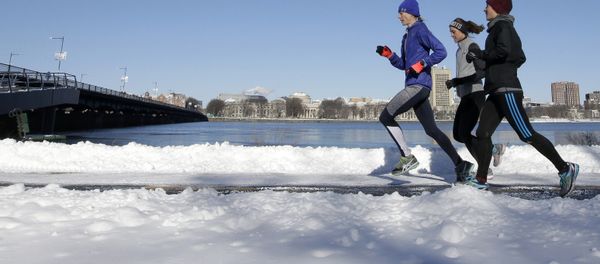 Runners make their way along a path next to the Charles River, Sunday, Jan. 8, 2017, in Boston Runners make their way along a path next to the Charles River, Sunday, Jan. 8, 2017, in Boston - Sputnik International