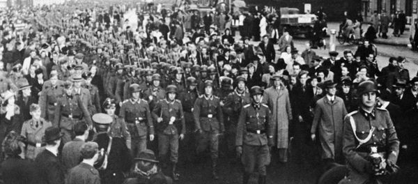 The Danish legion of pro-Nazis who are fighting with the Germans on the Russian front leaving Copenhagen after spending their leave there, Nov. 12, 1942 - Sputnik International