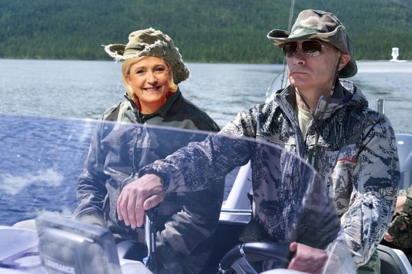 Marine Le Pen and Vladimir Putin (collage) - Sputnik International