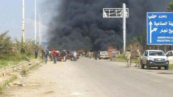 Image shows a cloud of black smoke rising from vehicles in the distance in what is said to be Aleppo's outskirts, Syria - Sputnik International