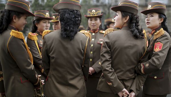 North Korean military band members chat before a military parade on Saturday, April 15, 2017 North Korean military band members chat before a military parade on Saturday, April 15, 2017 - Sputnik International