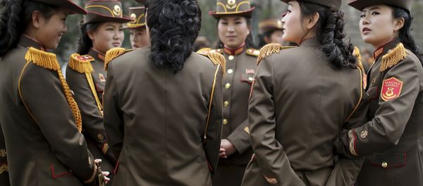 North Korean military band members chat before a military parade on Saturday, April 15, 2017 North Korean military band members chat before a military parade on Saturday, April 15, 2017 - Sputnik International