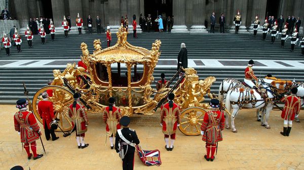 Britain's Queen Elizabeth II stands in the entrance of St Paul's Cathedral after arriving for a service of Thanksgiving to celebrate her Golden Jubilee, in London Tuesday, June 4, 2002. - Sputnik International
