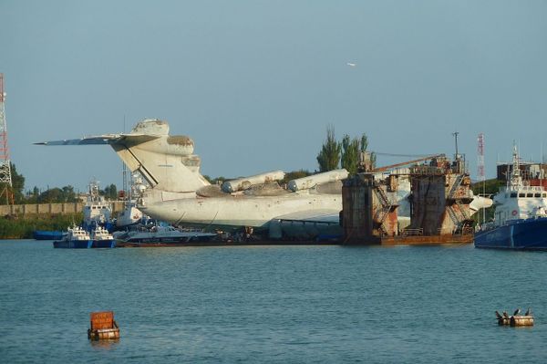 Lun-class (harrier) ekranoplan (NATO reporting name Duck) at the naval station in the town of Kaspiysk, Russia - Sputnik International