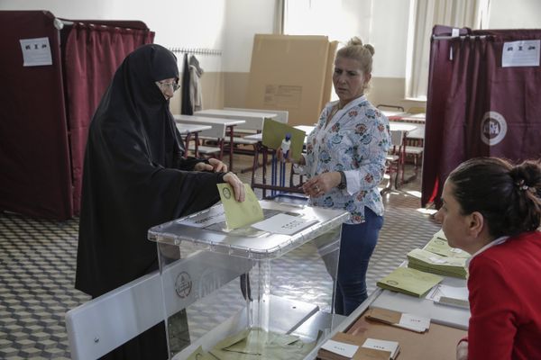 Voting at a polling station during the referendum in Istanbul. File photo  - Sputnik International