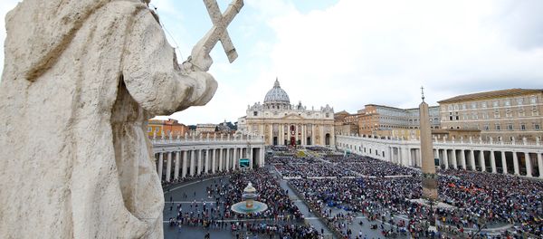 Pope Francis leads the Easter mass in Saint Peter's Square at the Vatican April 16, 2017 Pope Francis leads the Easter mass in Saint Peter's Square at the Vatican April 16, 2017 - Sputnik International