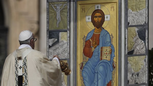 Pope Francis celebrates the Easter Mass, in St. Peter's Basilica at the Vatican, Sunday, April 16, 2017 - Sputnik International