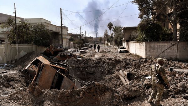 An Iraqi forces member stands next to a crater made by an air strike in west Mosul as Iraqi troops continue battling against Islamic State (IS) group fighters to further advance inside the city, on March 7, 2017 An Iraqi forces member stands next to a crater made by an air strike in west Mosul as Iraqi troops continue battling against Islamic State (IS) group fighters to further advance inside the city, on March 7, 2017 - Sputnik International