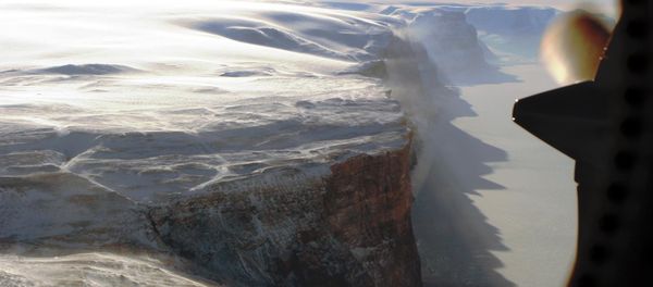 Snow from the neighboring plateau falling onto the windswept east wall of the Petermann Glacier. - Sputnik International