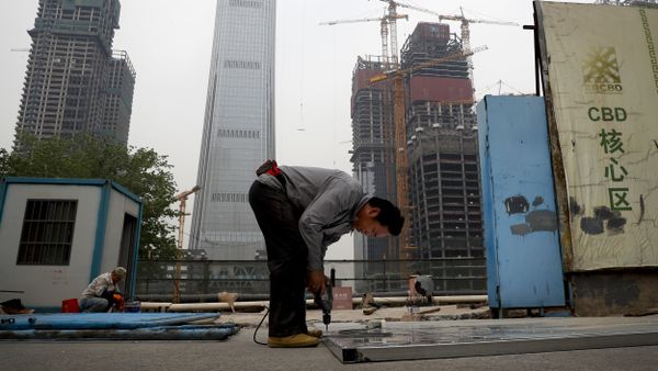 In this Sunday, April 16, 2017 photo, a worker assembles an aluminum platform outside a construction site at the Central Business District of Beijing In this Sunday, April 16, 2017 photo, a worker assembles an aluminum platform outside a construction site at the Central Business District of Beijing - Sputnik International