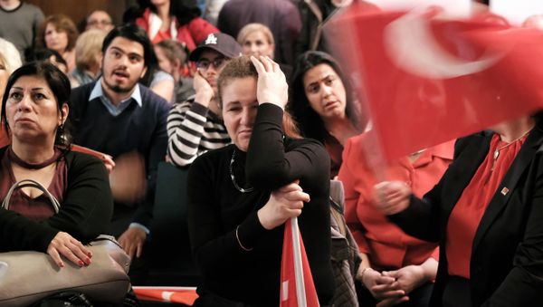 People react on election results during an election party of the Republican People's Party (Cumhuriyet Halk Partisi, CHP) in Berlin, on April 16, 2017 - Sputnik International