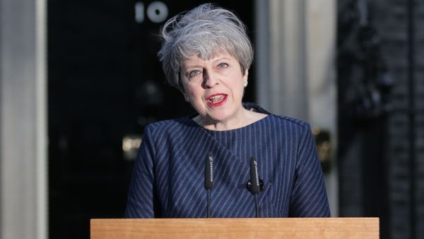British Prime Minister Theresa May speaks to the media outside 10 Downing Street in central London on April 18, 2017. - Sputnik International