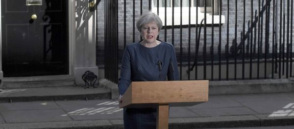 Britain's Prime Minister Theresa May speaks to the media outside 10 Downing Street, in central London, Britain April 18, 2017 - Sputnik International