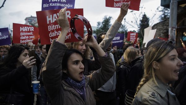 Protest following the results in a nationwide referendum in Istanbul - Sputnik International