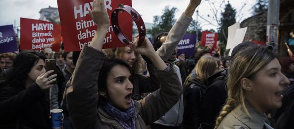 Protest following the results in a nationwide referendum in Istanbul Protest following the results in a nationwide referendum in Istanbul - Sputnik International