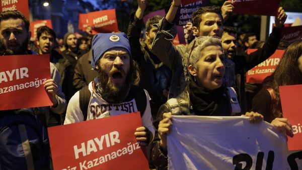 Protest following the results in a nationwide referendum in Istanbul Protest following the results in a nationwide referendum in Istanbul - Sputnik International